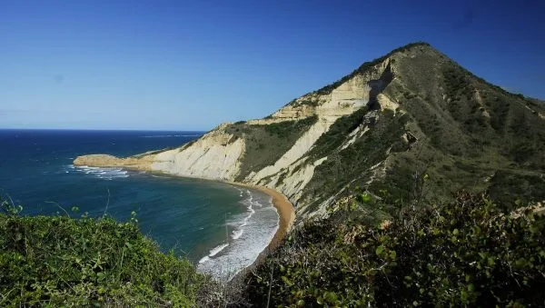 descubre la belleza natural de playa monte cristi y sus manglares