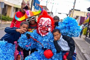 entrevista con un disenador de disfraces del carnaval dominicano