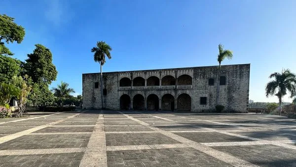 explora la ciudad colonial de santo domingo la primera del nuevo mundo