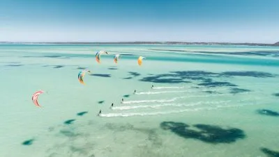 kitesurf en playa buen hombre el paraiso para los amantes del viento