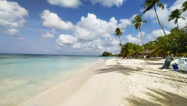 playa bayahibe el paraiso que conecta con isla saona