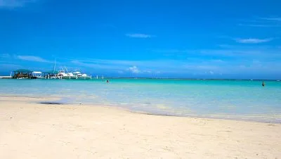 playa boca chica aguas poco profundas y diversion familiar cerca de santo domingo