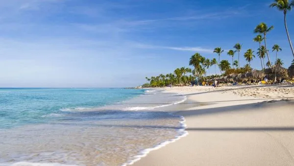 playa guayacanes un rincon tranquilo con arena blanca y aguas cristalinas